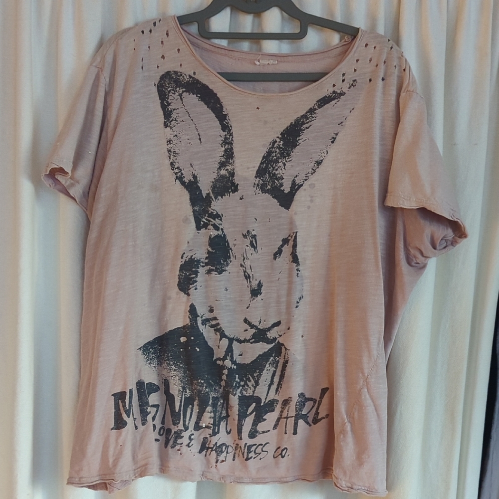 Magnolia Pearl Pink Graphic Short Sleeve Tee Rabbit Rabbit Rabbit